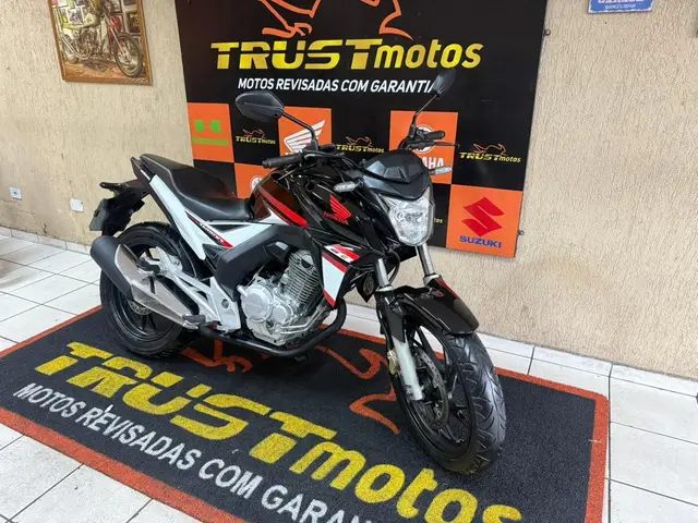Moto Honda CB 250F Twister 2017 Standard