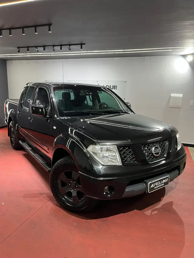 Carro Nissan Frontier 2013 XE 4x4 2.5 16V (cab. dupla)