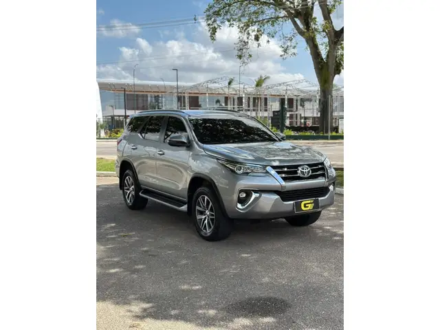 Carro Toyota SW4 2020 2.8 TDI SRX 7L 4x4 (Aut) (Diesel)