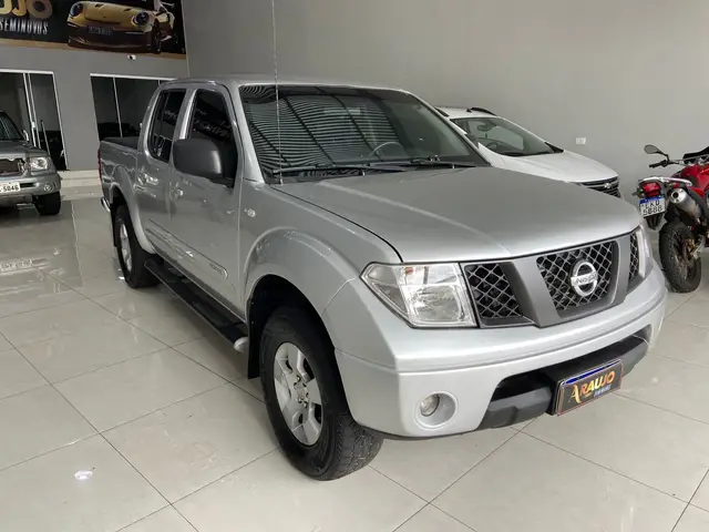 Carro Nissan Frontier 2013 XE 4x2 2.5 16V (cab. dupla)
