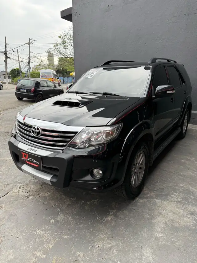 Carro Toyota Hilux SW4 2012 SRV 3.0 4X4 (7 Lugares)