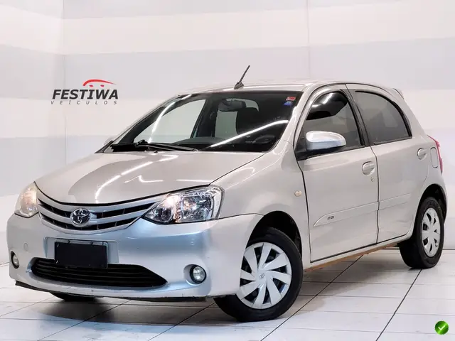 Carro Toyota Etios 2017 XS 1.5 (Flex)