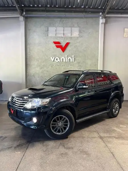 Carro Toyota Hilux SW4 2013 SRV 3.0 TDI 4X4 (5 Lugares)