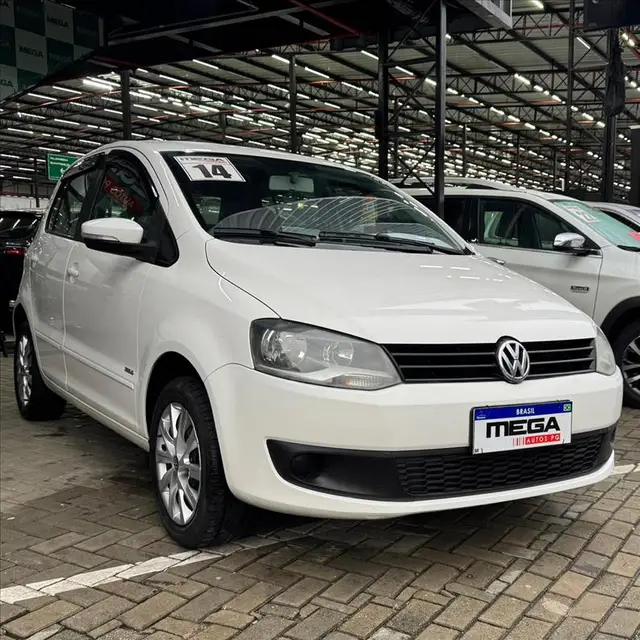 Carro Volkswagen Fox 2014 1.0 TEC (Flex) 4p