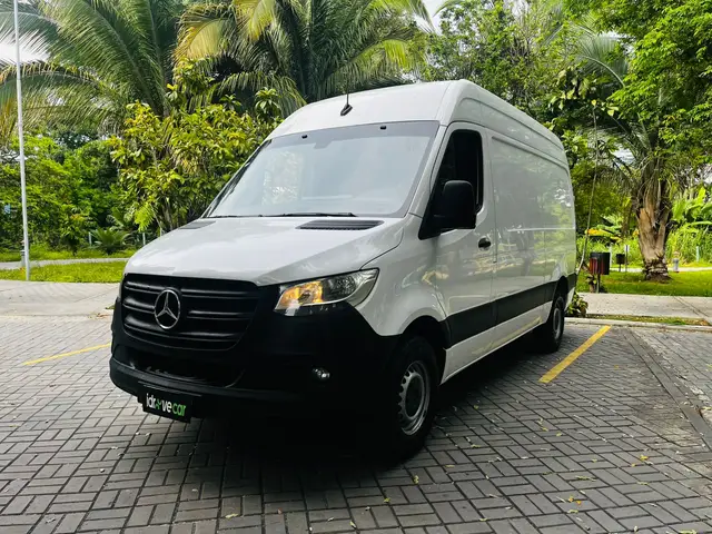 Carro Mercedes-Benz Sprinter 2021 416 Furgão Curto T.B. 2.2 Dies.