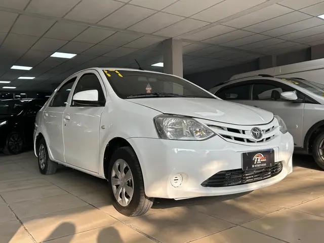 Carro Toyota Etios Sedan 2017 X 1.5 (Flex)