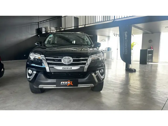 Carro Toyota SW4 2017 2.8 TDI SRX 5L 4x4 (Aut)
