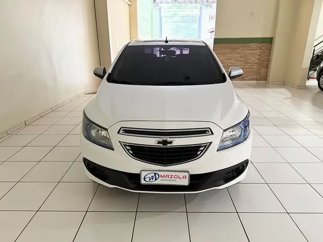 Carro Chevrolet Onix 2014 1.0 Loolapalooza SPE/4