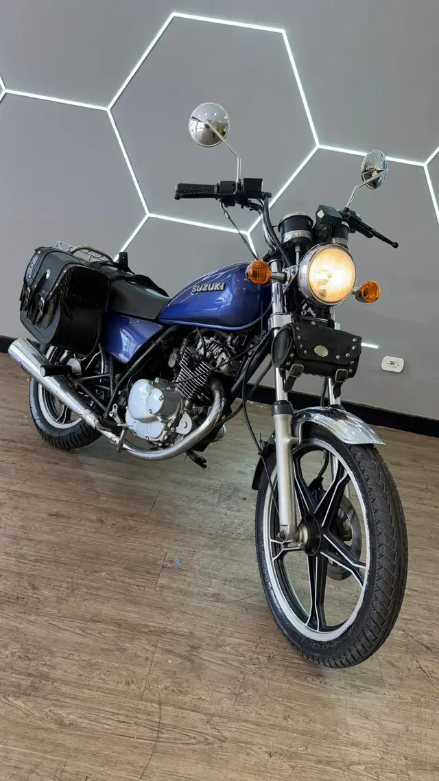 Moto Suzuki Intruder 2007 125 Cargo