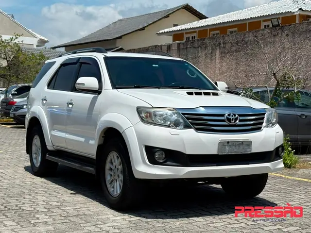Carro Toyota SW4 2015 Hilux  3.0 TDI 4x4 SRV 7L