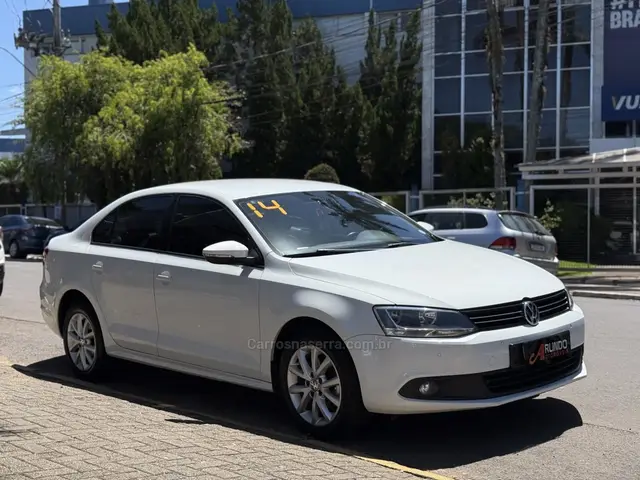Carro Volkswagen Jetta 2014 2.0 Comfortline Tiptronic (Flex)
