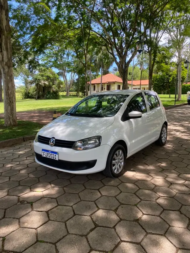 Carro Volkswagen Fox 2014 1.0 TEC (Flex) 4p