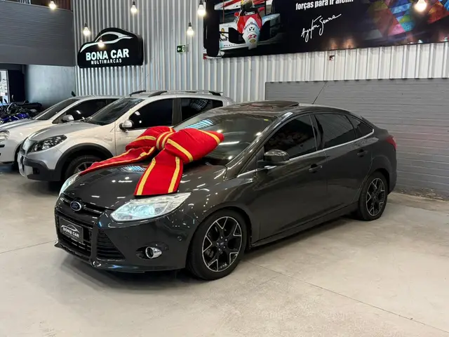 Carro Ford Focus Sedan 2015 Titanium Plus 2.0 16V PowerShift (Aut)