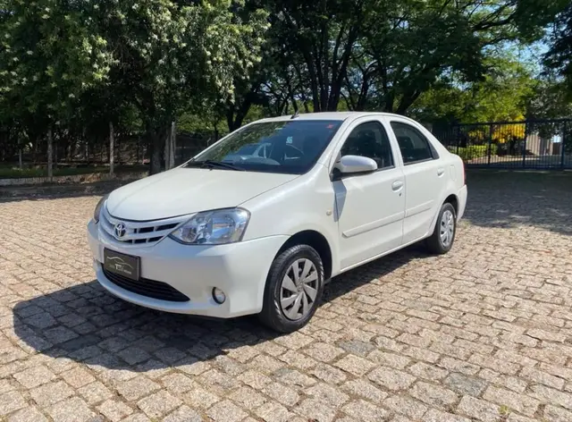 Carro Toyota Etios Sedan 2017 X 1.5 (Aut) (Flex)