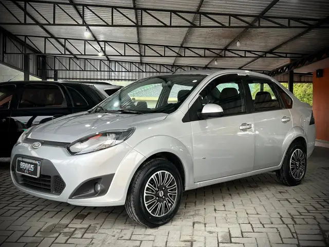 Carro Ford Fiesta Sedan 2014 SE 1.6 Rocam (Flex)