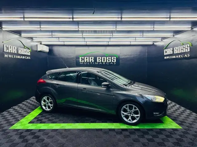 Carro Ford Focus Sedan 2017 SE Plus 2.0 PowerShift