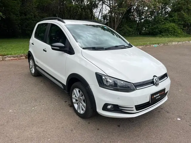 Carro Volkswagen Fox 2016 1.0 MPI BlueMotion (Flex)