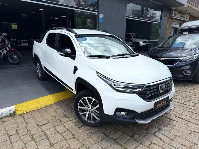 Carro Fiat Strada 2025 Volcano 1.3