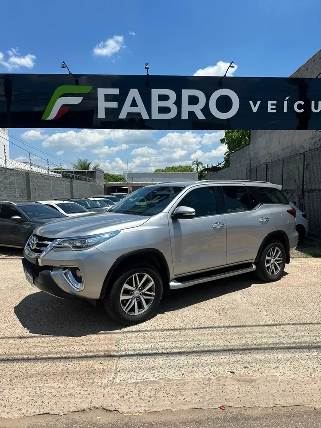 Carro Toyota SW4 2017 2.8 TDI SRX 7L 4x4 (Aut)