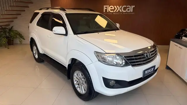 Carro Toyota Hilux SW4 2013 SR 2.7 4x2 (Flex)
