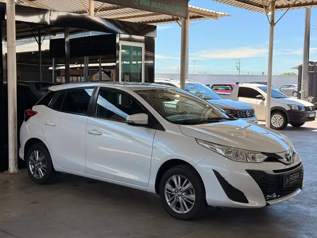 Carro Toyota Yaris 2021 1.5 XL Plus Connect CVT (Flex)
