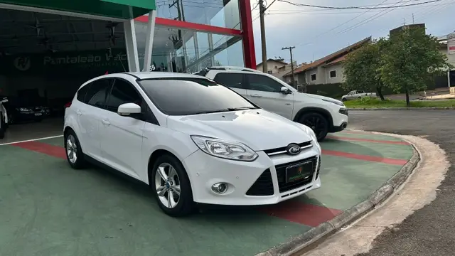 Carro Ford Focus Hatch 2015 SE 1.6 16V TiVCT PowerShift