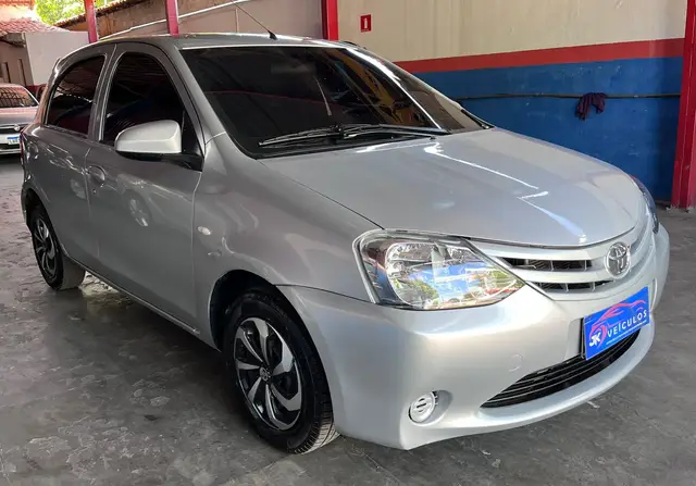 Carro Toyota Etios 2014 XS 1.5 (Flex)
