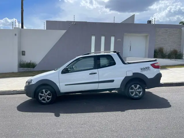 Carro Fiat Strada 2014 Working 1.4 (Flex) (Cabine Dupla)