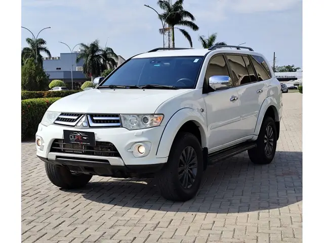 Carro Mitsubishi Pajero Dakar 2015 3.2 HPE 4WD (Aut)