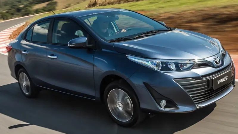 Toyota Yaris Sedan usado entrega robustez e bom porta-malas a preço de Kwid 0km