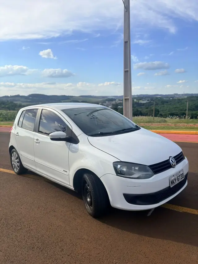 Carro Volkswagen Fox 2014 1.0 TEC (Flex) 4p