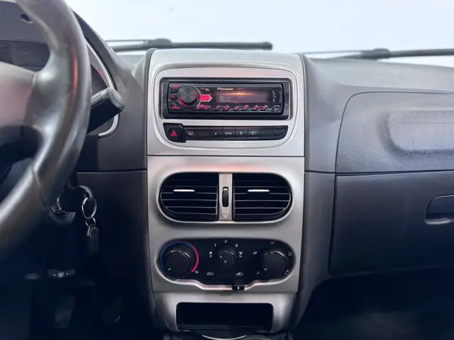 Carro Fiat Palio Weekend 2013 Attractive 1.4 8V (Flex)