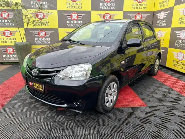 Carro Toyota Etios 2013 XS 1.3 (Flex)