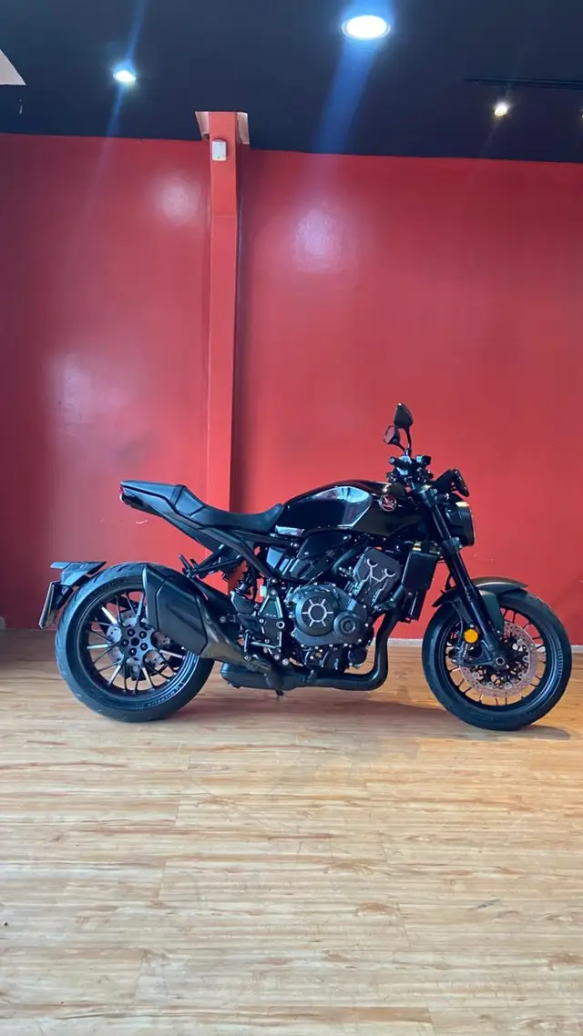 Moto Honda CB 1000R 2023 Black Edition
