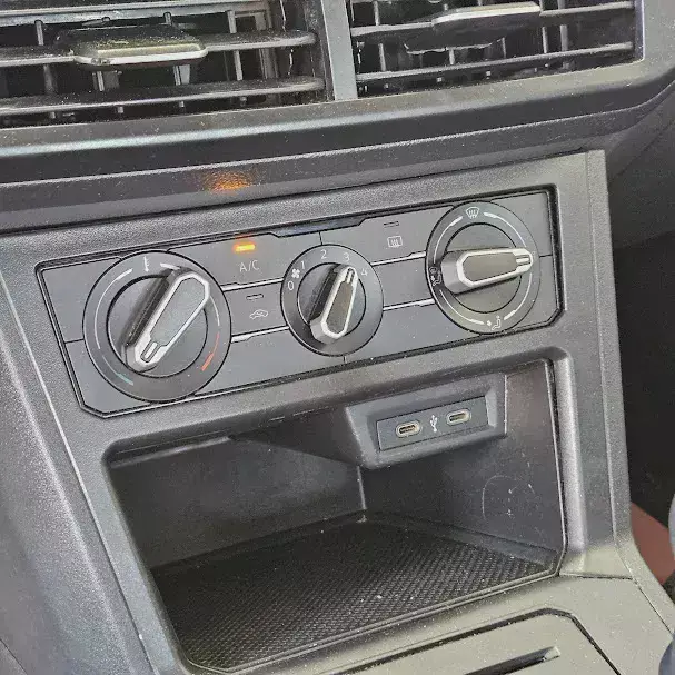 Carro Volkswagen Polo 2024 Track 1.0 Flex 12V 5p