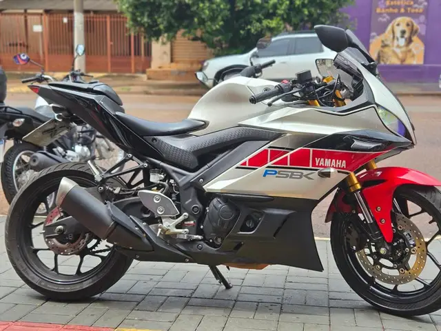 Moto Yamaha YZF R3 2023 World GP 60th Anniversary Edition