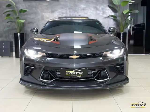 Carro Chevrolet Camaro 2017 SS 6.2 50th Anniversary Edition