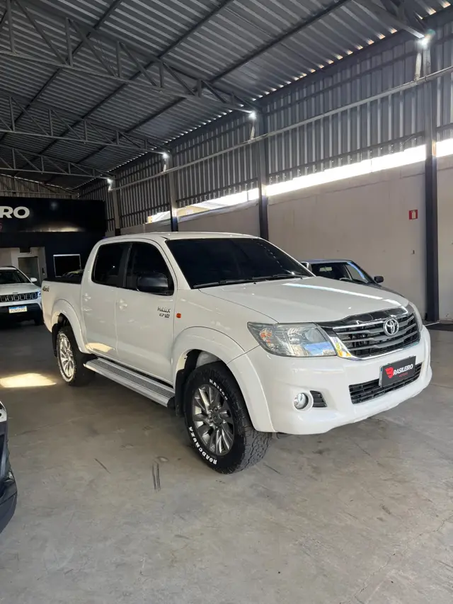 Carro Toyota Hilux Cabine Dupla 2014 Hilux 2.7 SR CD 4x2 (Flex) (Aut)
