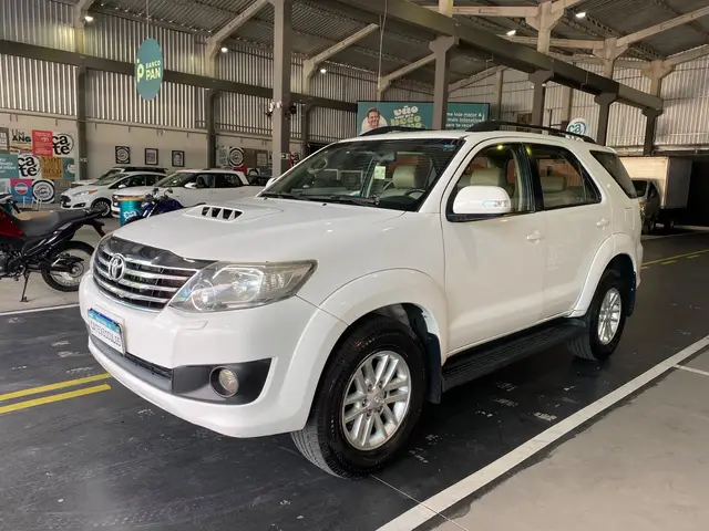 Carro Toyota Hilux SW4 2014 3.0 TDI 4x4 SRV 7L