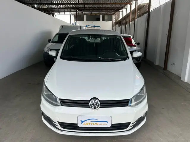 Carro Volkswagen Fox 2015 Comfortline 1.0 TEC (Flex)