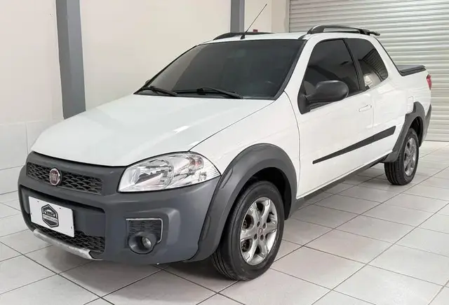 Carro Fiat Strada 2017 Hard Working 1.4 (Flex) (Cabine Dupla)