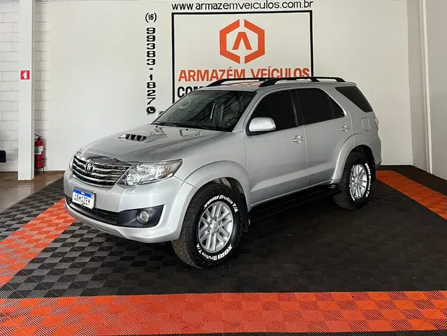 Carro Toyota Hilux SW4 2012 SRV 3.0 4X4 (7 Lugares)