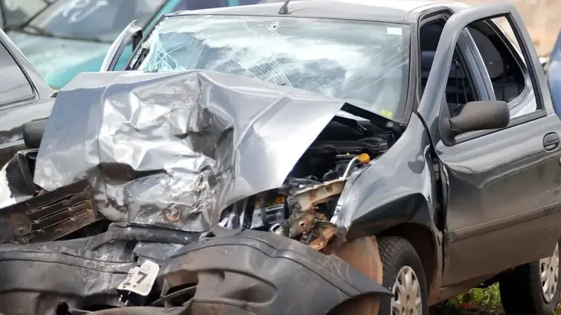 Risco de morte em acidente de carro diminui 60% com ação simples no trânsito