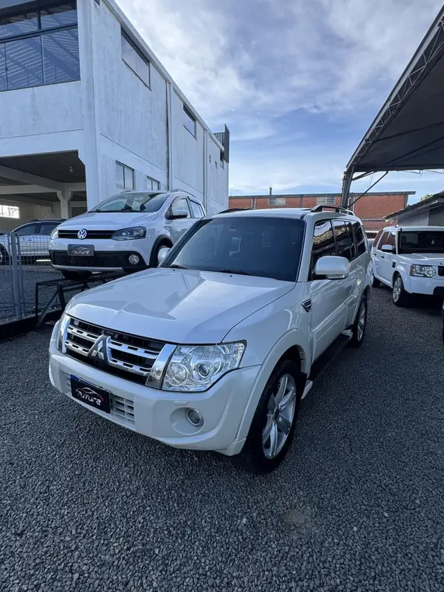 Carro Mitsubishi Pajero Full 2014 3.2 DI-D 5D HPE 4WD