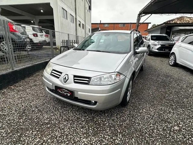Carro Renault Megane Grand Tour 2012 Mégane Grand Tour Dynamique 1.6 16V (flex)