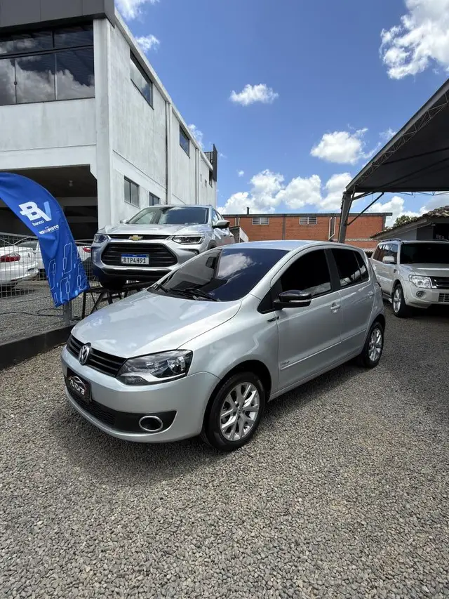 Carro Volkswagen Fox 2011 1.0 8V (Flex) 4p