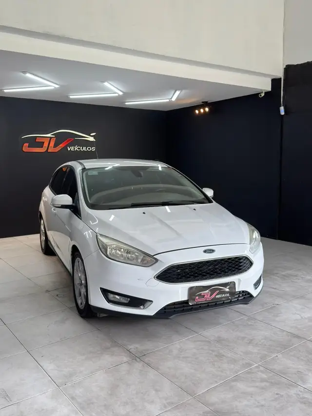 Carro Ford Focus Hatch 2016 SE Plus 2.0 PowerShift