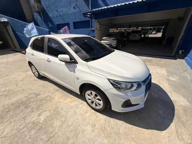 Carro Chevrolet Onix 2023 LT 1.0
