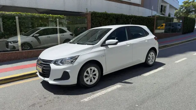 Carro Chevrolet Onix 2023 LT 1.0