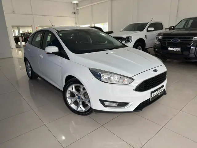 Carro Ford Focus Hatch 2016 SE Plus 2.0 PowerShift